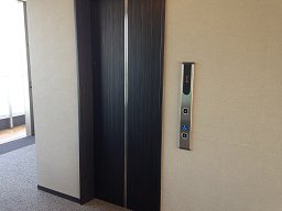 「 MOJI PORT 」 エレベーター