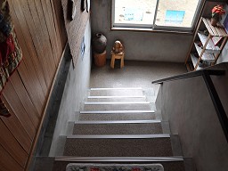 「 民宿ガラッパ荘 」 階段