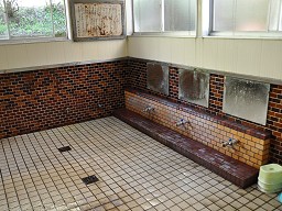 原口温泉 「 男性用内風呂 」 洗い場