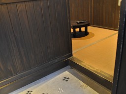 日本湯小屋物語 「 ぶんぶく茶釜の湯 」 入口
