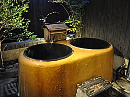 日本湯小屋物語 「 ぶんぶく茶釜の湯 」 露天風呂