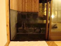 上弦の月 「 若竹の湯 」 浴室入口