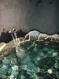 露天湯 椛 「 洞窟風呂 」 湯口