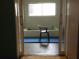 ローレライ 「 身障者用浴室 」 浴室入口