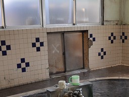 鶴丸温泉「 男湯 」露天風呂入口