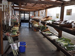 「 万象の湯 」 野菜販売所