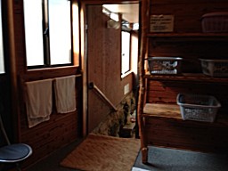 旅館 若杉 「 家族風呂（硫黄泉）」 脱衣所