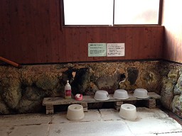 旅館 若杉 「 家族風呂（硫黄泉）」 洗い場