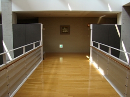 「 パレア 」 二階の渡り廊下