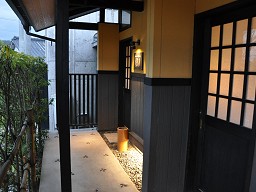 「 日本湯小屋物語 」 家族風呂前通路