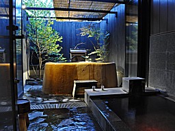 日本湯小屋物語 「 ぶんぶく茶釜の湯 」 浴室