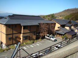 「 旅館 山翠 」 坂道から見た旅館