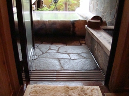 雲仙福田屋 「 丸太ん棒の湯 」 浴室入口
