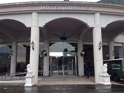 「 ホテル ローレライ 」 正面入口