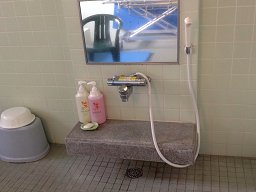 ローレライ 「 身障者用浴室 」 洗い場