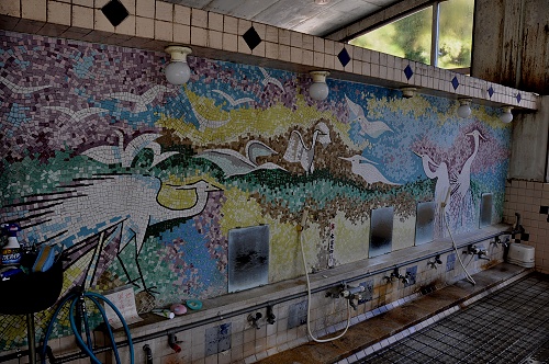鶴丸温泉 「 男湯 」 壁のタイル