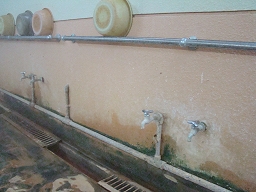 筌の口温泉共同浴場 「 男湯 」 洗い場