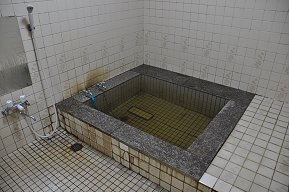 クリスタル温泉 「 サクラ 」 お風呂